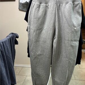 NWT Nike Women’s Gray Sweatpants Size Large